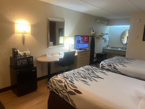 Red Roof Inn Buffalo Niagara Airport image 11